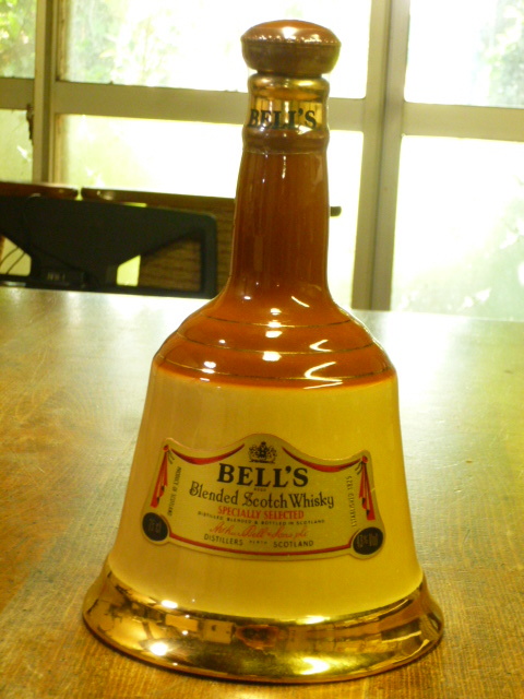 ベル 「BELL'S」 陶器デキャンタ 20年以上貯蔵原酒使用 75cl 43° 1980年代 ブレアアソール・グレンリベット カリラ 　 BELL・D-0503-B_画像4