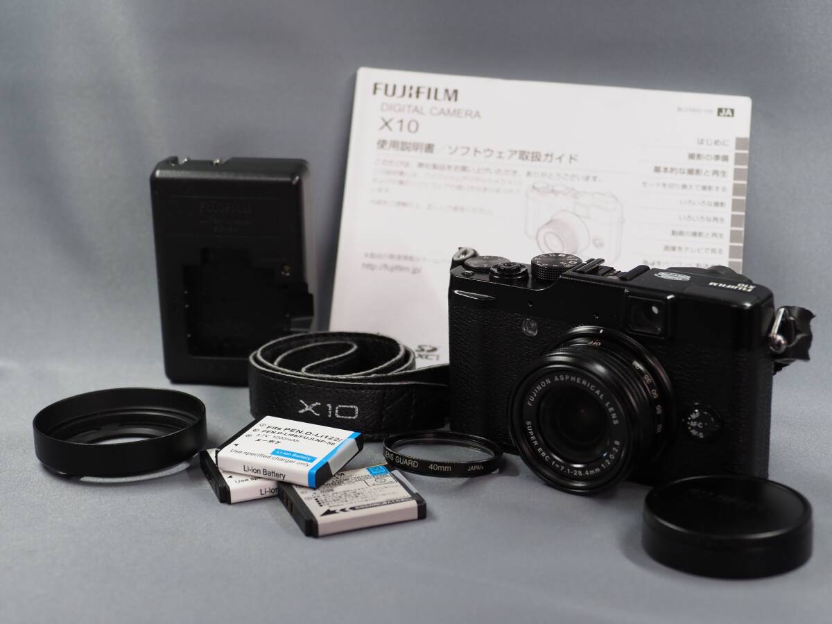 FUJIFILM 富士フイルム X10 デジタルカメラ フード、保護フィルター、取説、バッテリー付きの画像2