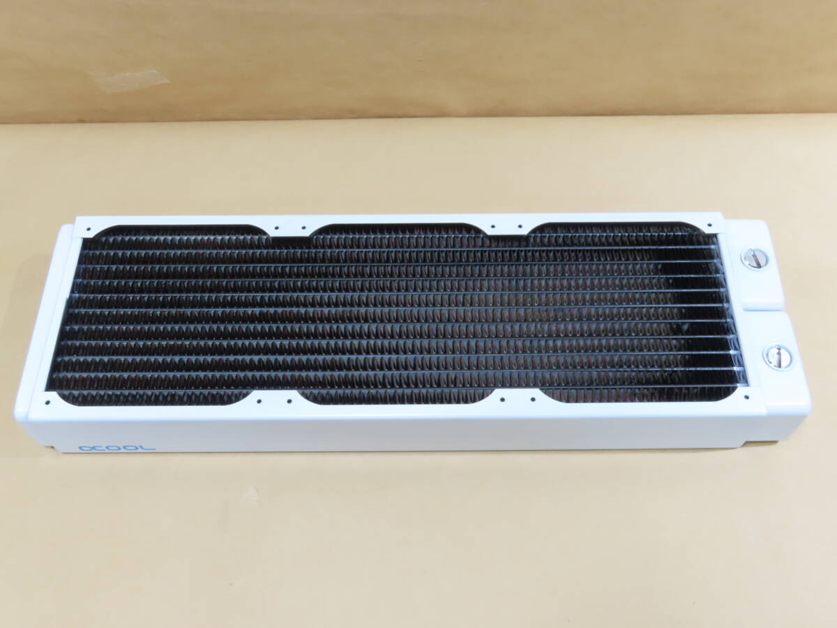 Alphacool PC cooling radiator NexXxoS XT45 V.2 white 12.FANx3 for unused 