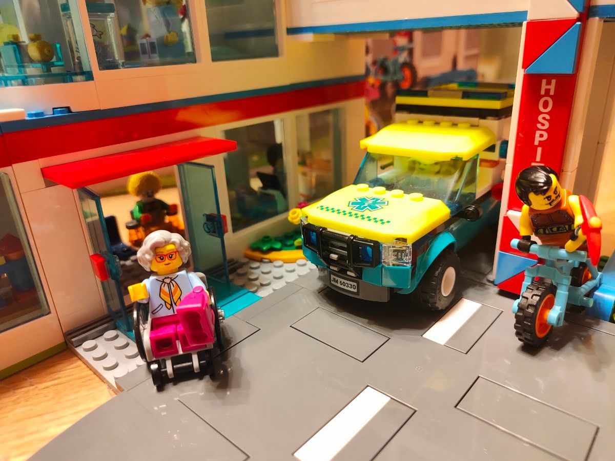 LEGO CITY Hospital / レゴシティ 病院(60330)|Yahoo!フリマ LEGO CITY Hospital / レゴシティ 病院(60330)|Yahoo!フリマ