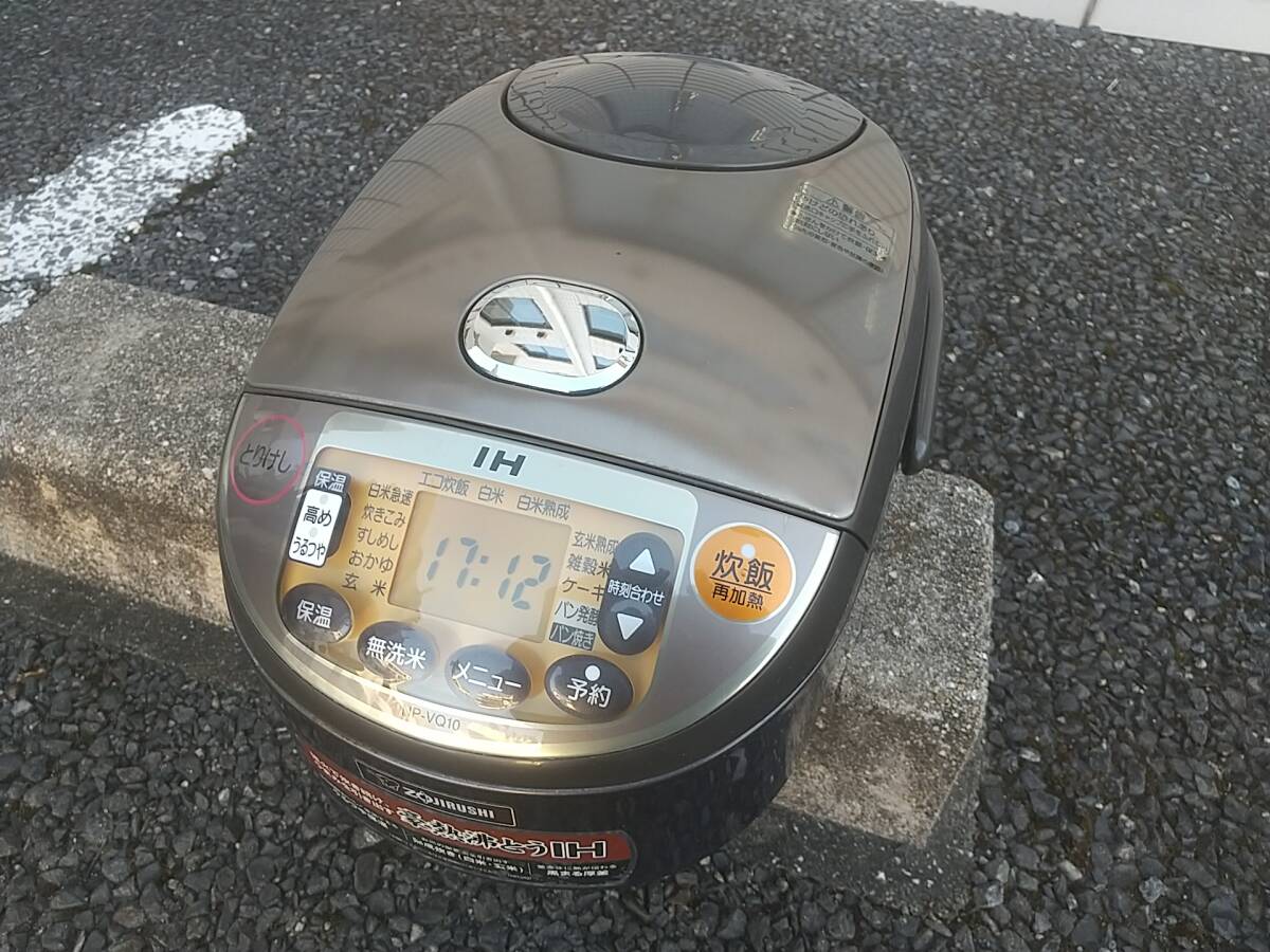 送料無料／ZOJIRUSHI　象印　IH炊飯器　NP-VQ10　5.5合炊き　2016年製　中古一応動作品_画像1