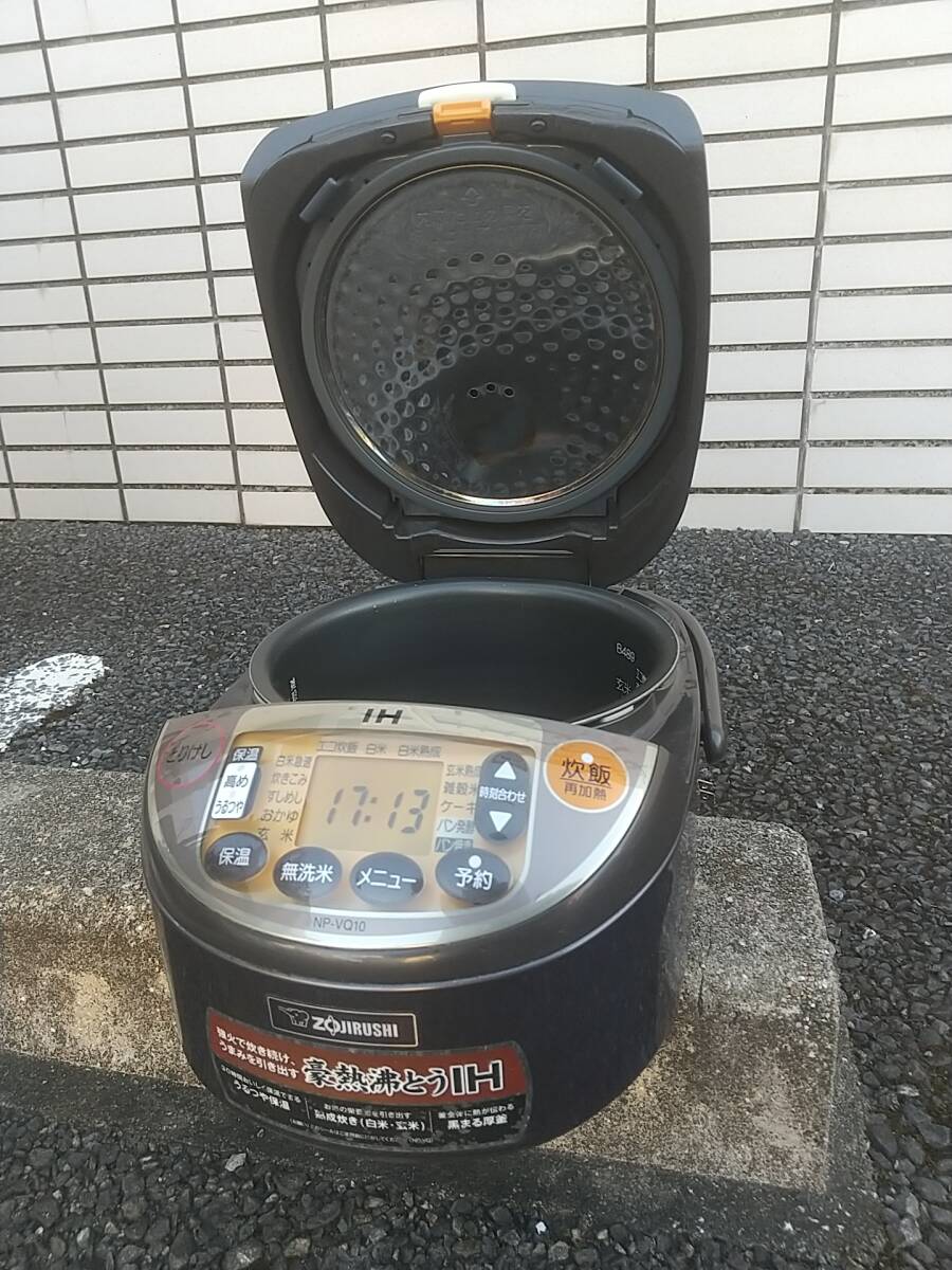 送料無料／ZOJIRUSHI　象印　IH炊飯器　NP-VQ10　5.5合炊き　2016年製　中古一応動作品_画像3