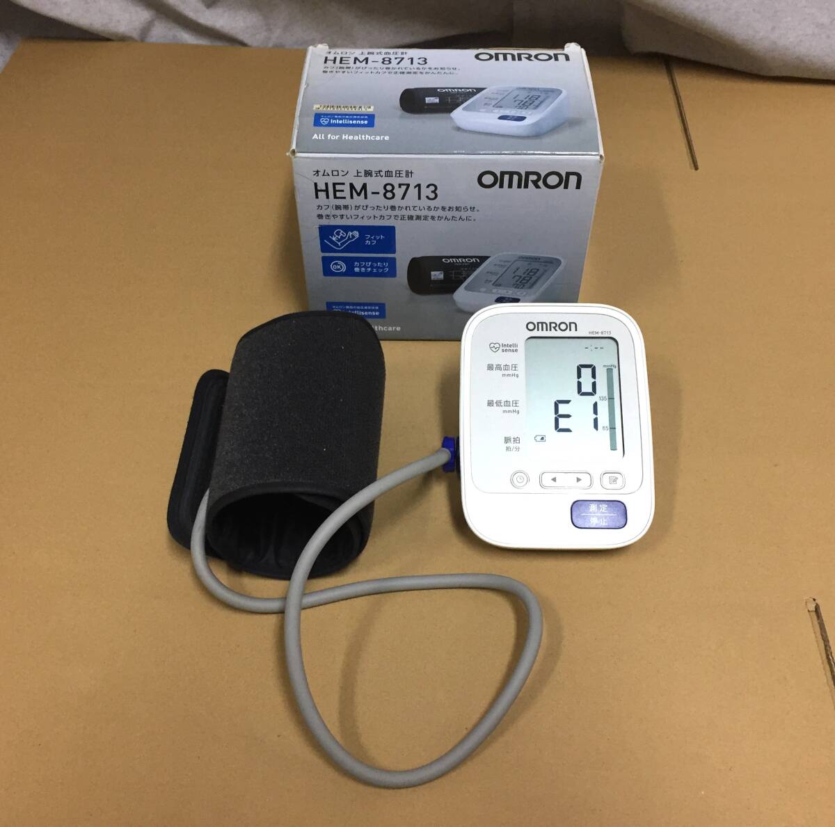 OMRON 　オムロン　自動電子血圧計　上腕式血圧計　HEM-8713_画像1