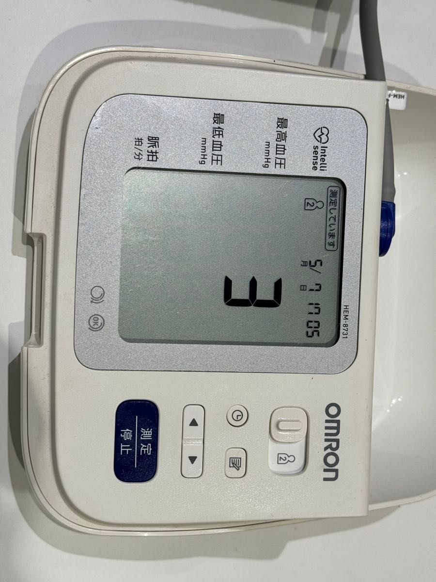 OMROM オムロン 上腕式血圧計 HEM-8731