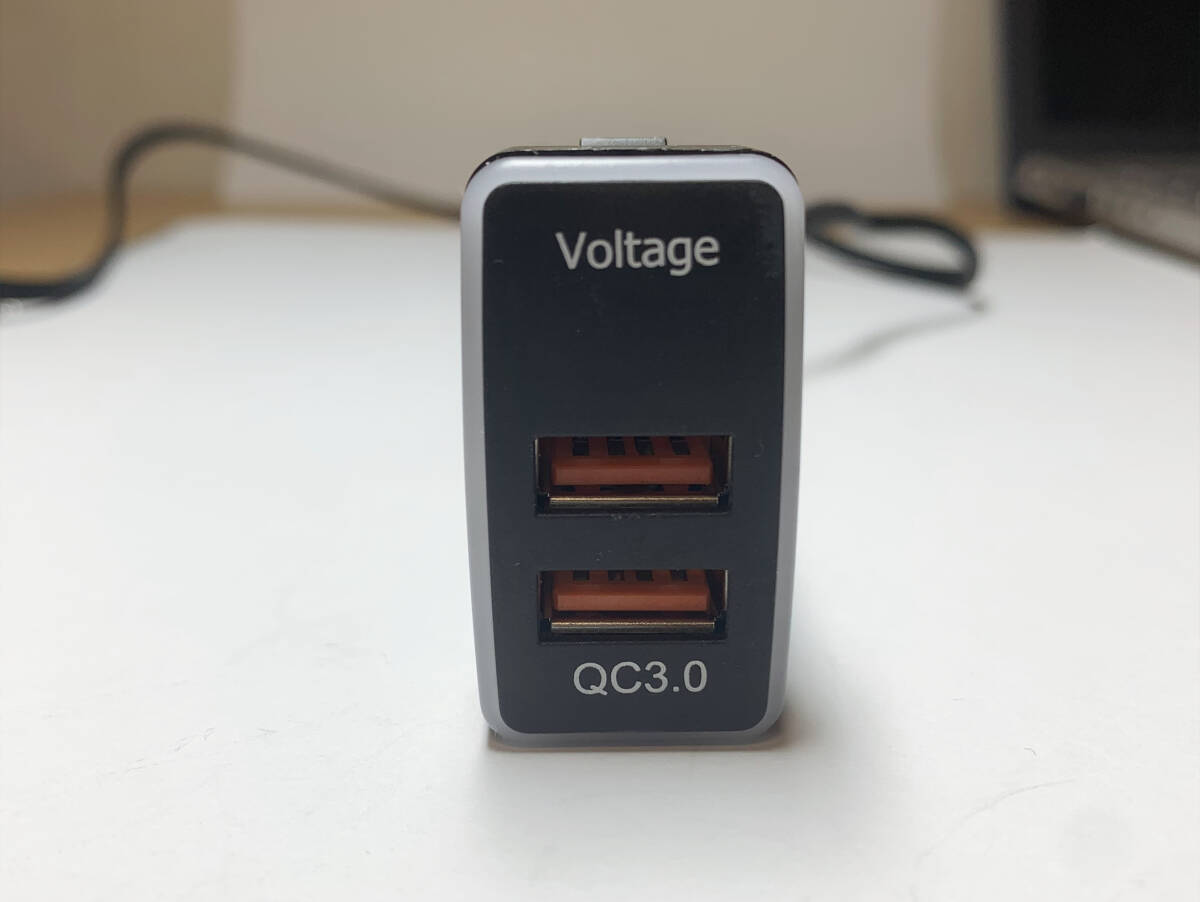 送料無料 トヨタ ダイハツ 電圧表示 40×22mm ヒューズタイプ Bタイプ USBポート急速充電 3.0×2ポート LED発光グリーン899_画像5