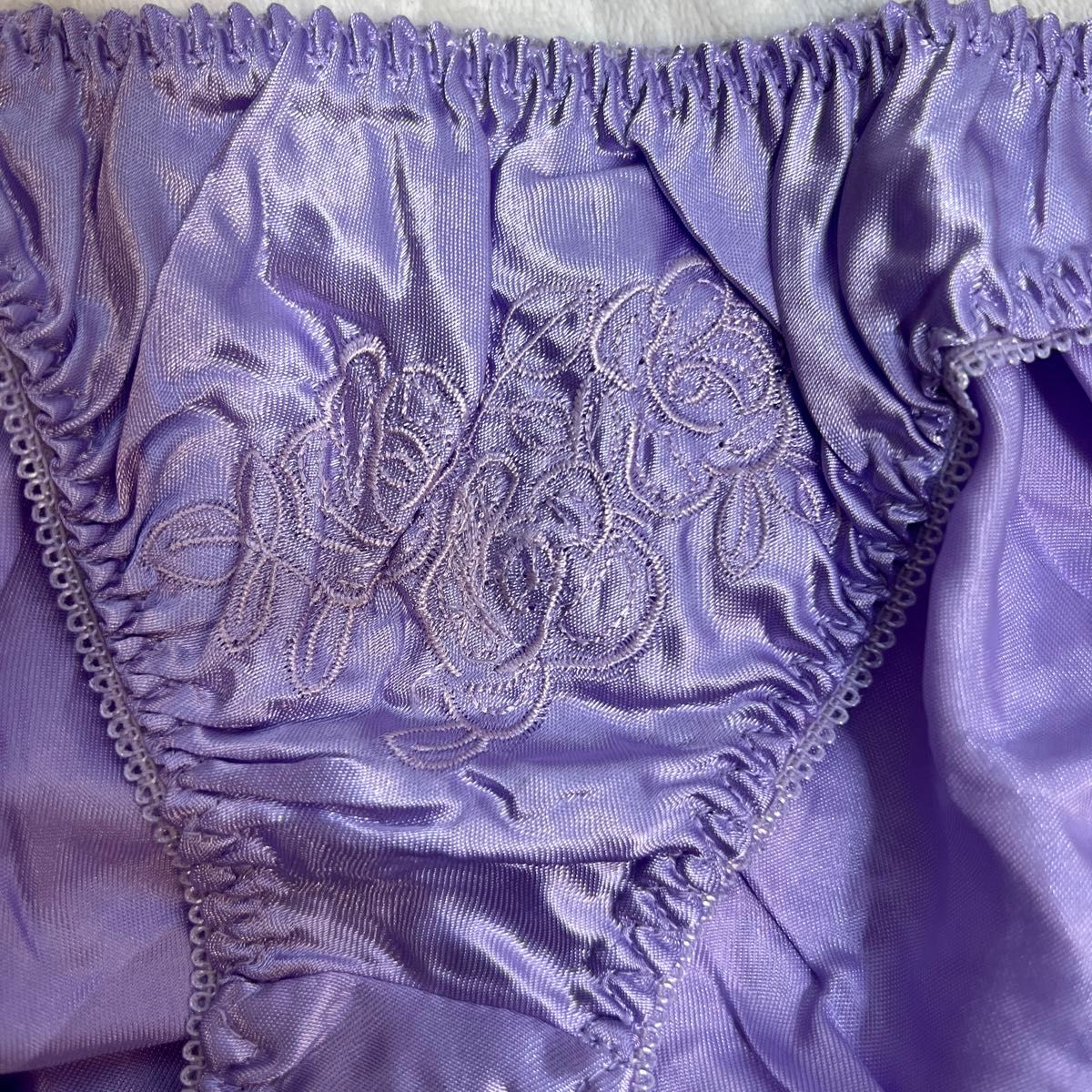 S002 未使用 バラの刺繍が大人っぽい パープルのトリコットサテン生地のパンティ レディースショーツ フリーサイズ
