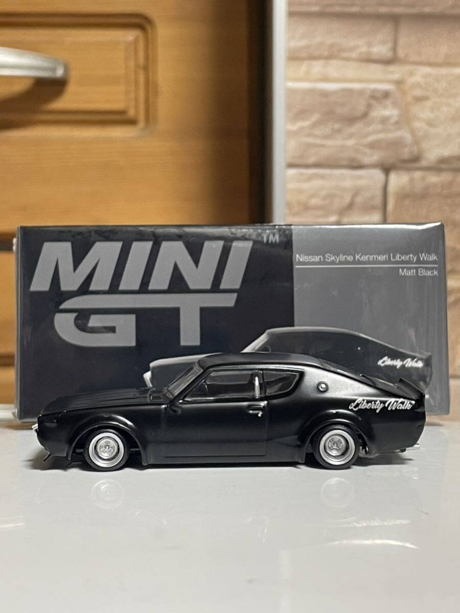 mini gt nissan skyline kenmeri Liberty walk マットブラック mini gt LB 日産　スカイライン　ケンメリ/inno トミカ　トミカプレミアム_画像3