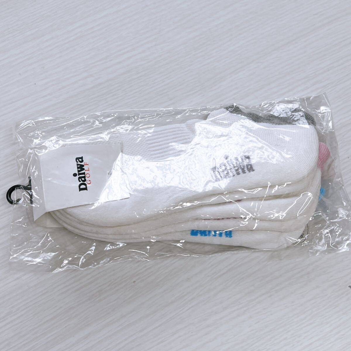 【新品未使用】Daiwa GOLF ダイワゴルフ 靴下 白 ソックス くるぶし 3足セット 3色 レディースフリーサイズ 22~24cm 速乾 khーG_画像2