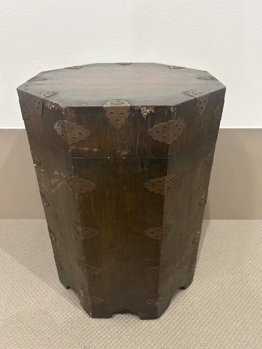 ② 朝鮮古美術 八角箱 李朝 韓国 骨董品 アンティーク 木製 当時物 の画像4