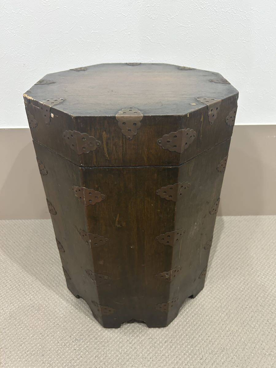 ② 朝鮮古美術 八角箱 李朝 韓国 骨董品 アンティーク 木製 当時物 の画像2