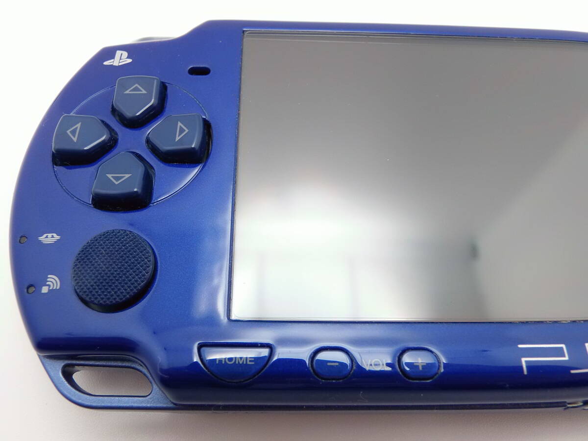 PSP-2000　新品に近い綺麗な美品　液晶画面は、完全にキズ無し　メタリック ブルー　バリューパック　付属品、未使用もあり　全15点セット_画像4