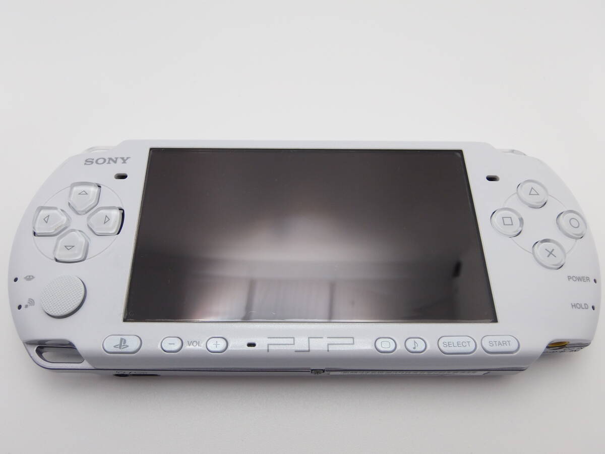 新品同様　パール ホワイト　PSP-3000　液晶画面は、完全に無傷　ほとんど未使用に近い　付属品も綺麗な美品　 全7点セット_画像3