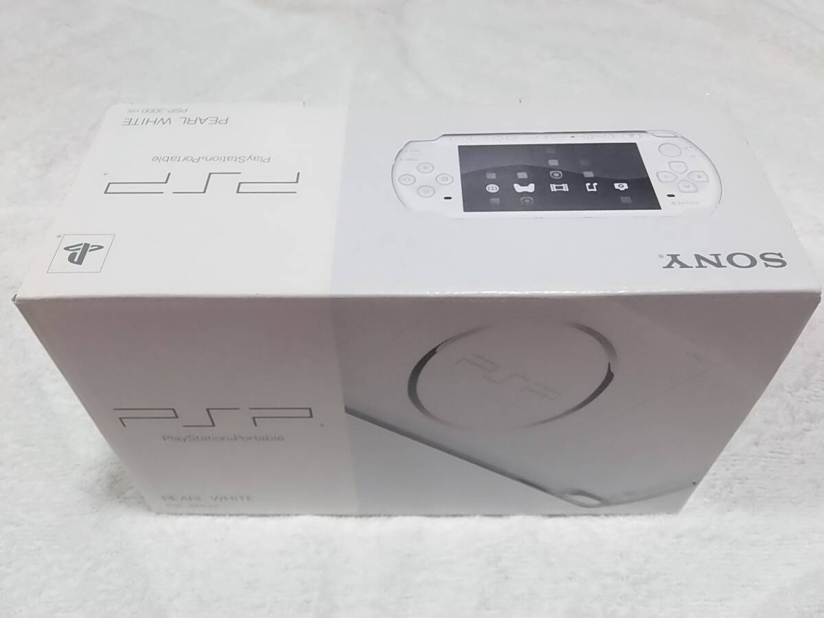 新品同様　パール ホワイト　PSP-3000　液晶画面は、完全に無傷　ほとんど未使用に近い　付属品も綺麗な美品　 全7点セット_画像1
