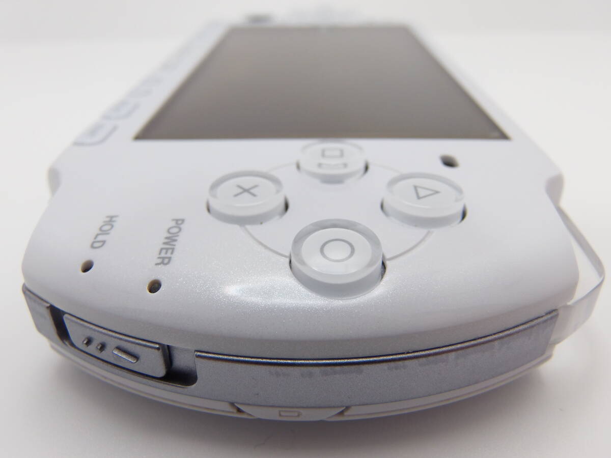 新品同様　パール ホワイト　PSP-3000　液晶画面は、完全に無傷　ほとんど未使用に近い　付属品も綺麗な美品　 全7点セット_画像7
