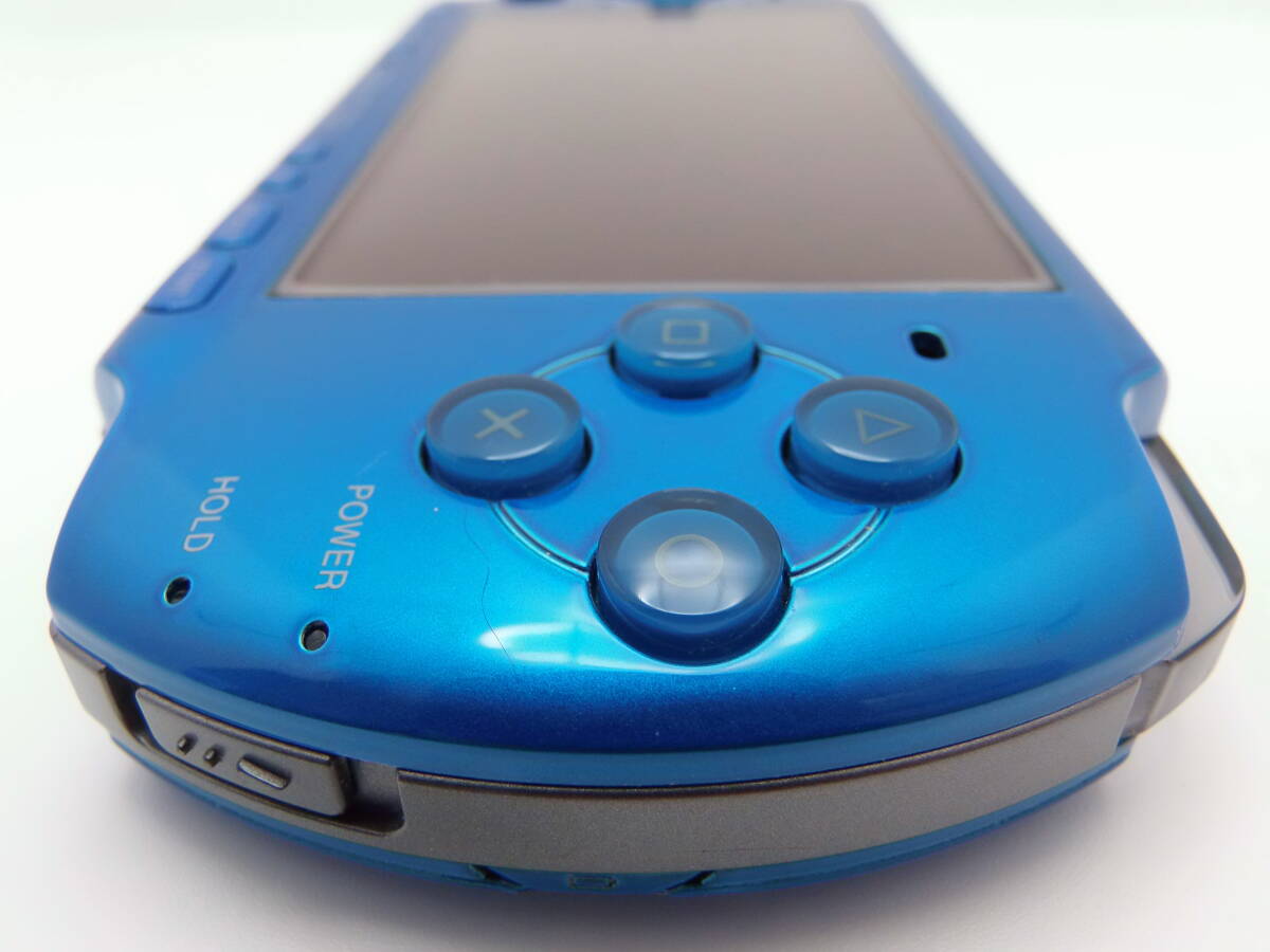 PSP-3000　ブルー　綺麗な美品　液晶画面は、ほぼキズ無し、ヤケ無し　バッテリー2個付き　動作確認済　全13点セット　 送料520円_画像6