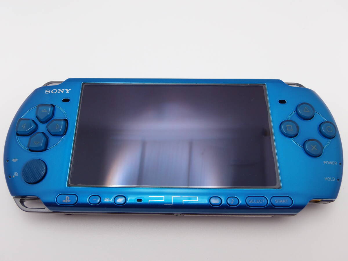 PSP-3000　ブルー　綺麗な美品　液晶画面は、ほぼキズ無し、ヤケ無し　バッテリー2個付き　動作確認済　全13点セット　 送料520円_画像2