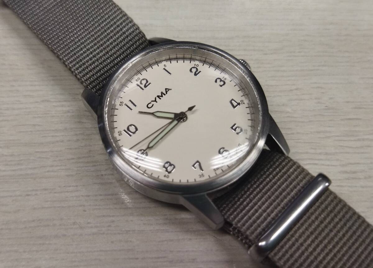 【送料無料】★CYMA/シーマ・UK MILITARY ROYAL NAVY/ロイアルネイビー・SWISS-MADE Movement/ETA F04.111・OFF-WHITE文字盤★_画像2