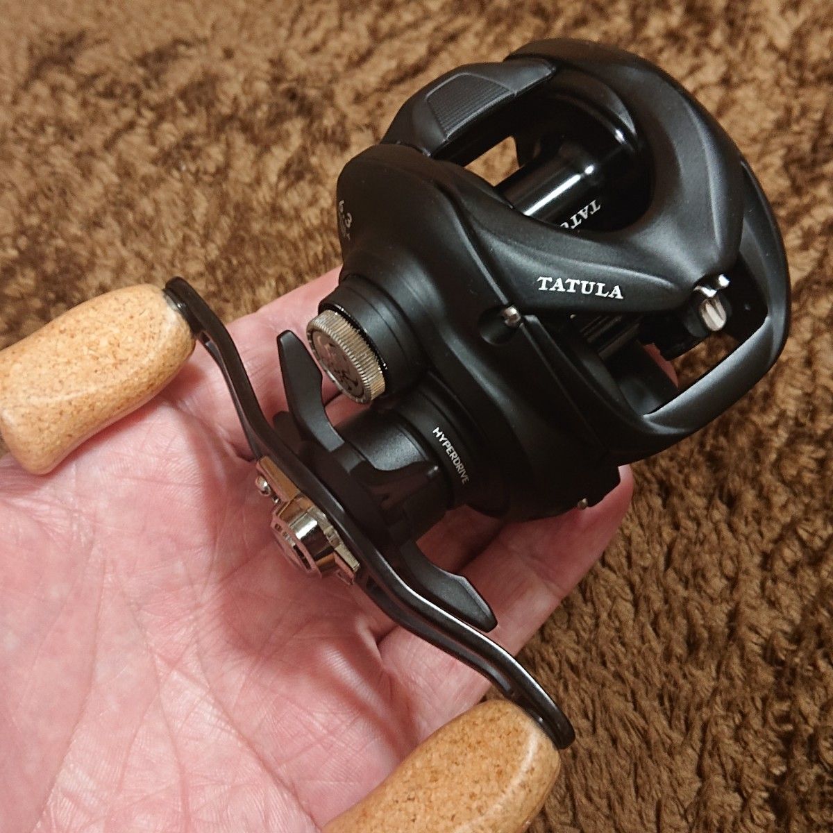 超美品/カスタム】ダイワ 24タトゥーラ TW 100(6 3)右ハンドル 超美品/カスタム】ダイワ 24タトゥーラ TW 100(6 3)右ハンドル