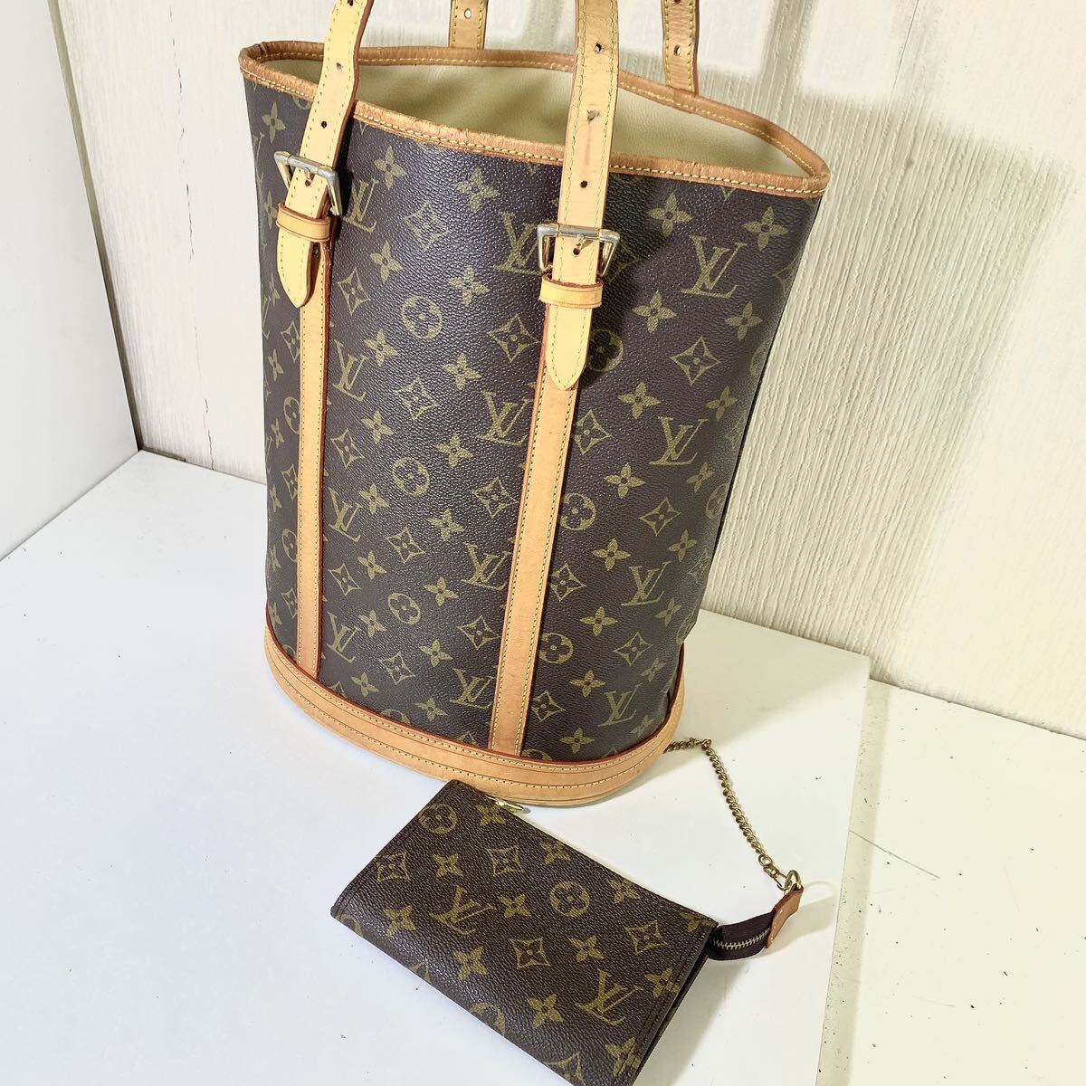 LOUIS VUITTON ルイヴィトン モノグラム バケットGM ポーチ付き レザー トートバッグ 高級 ブランド おすすめ 大人気 ヴィンテージ レア の画像2