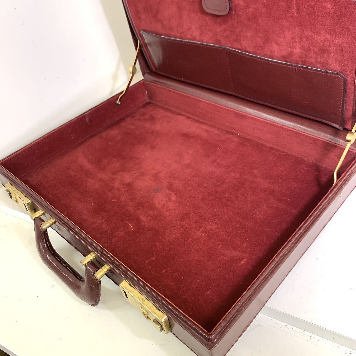 Cartier カルティエ レザー アタッシュケース 高級 ブランド おすすめ 大人気 ヴィンテージ レア ボルドー アンティーク 旅行鞄の画像9