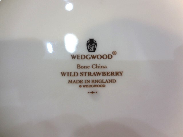 【USED】 Wedgwood ウエッジウッド 洋陶器 ワイルドストロベリー フルリムプレート 7枚　直径約20.5ｃｍ #44057_画像2