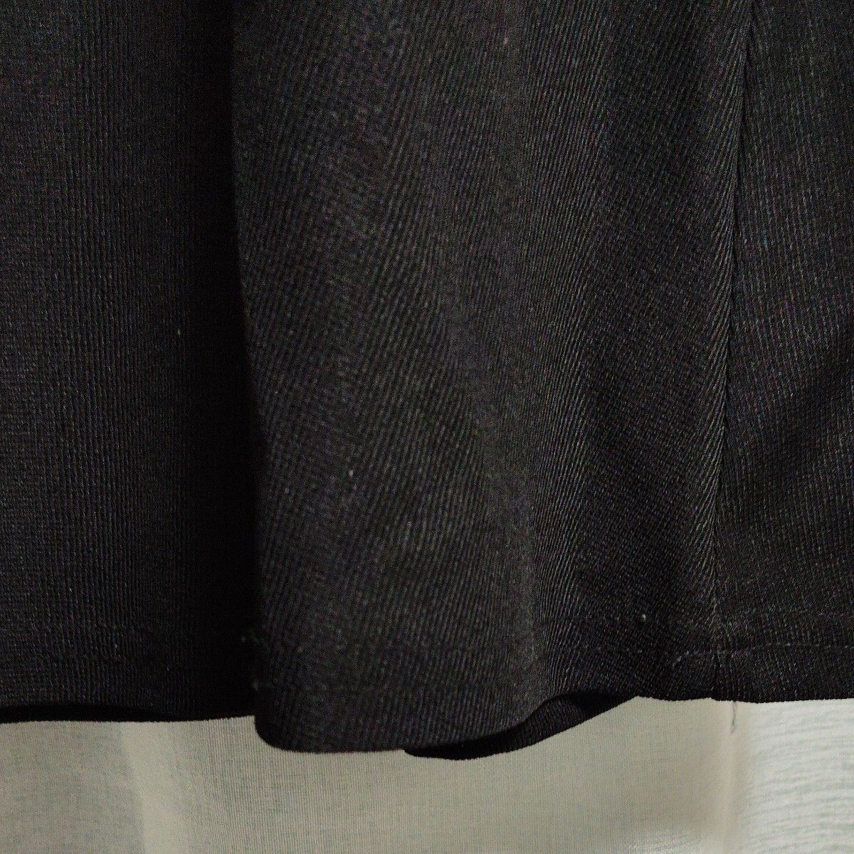 シンプル　黒スカート　M〜Lサイズ　ウエストゴム　伸縮性有り　裏地有り　オフィス　通勤　ミモレ丈　