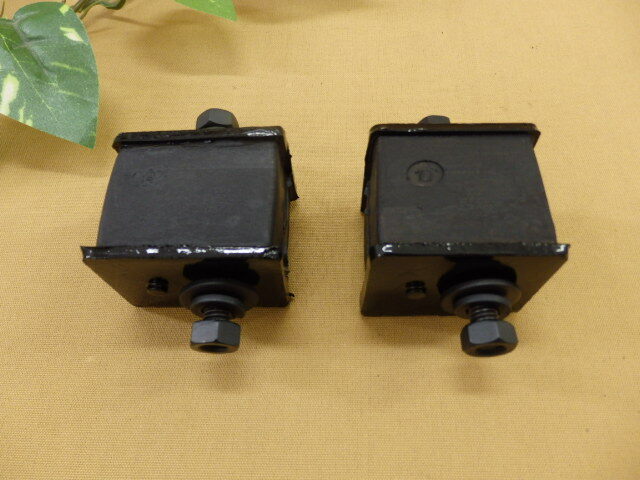 C311 貴重 日産 純正 当時物 絶版品 ★ サニー B210 エンジンマウント (左右セット 塗装施工済み) ★ ニッサン 検) B110 B310 サニトラ_画像4