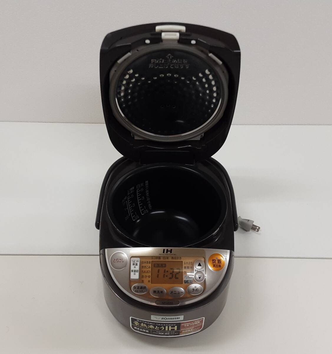 【A247】中古品　ZOJIRUSHI　象印　豪熱沸とうIH　IH炊飯ジャー　NP-VD10　TAブラウン　1.0L　2016年製　動作確認済_画像3