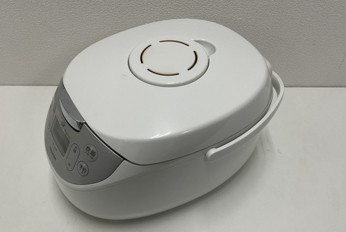 【A300】中古品　TOSHIBA　東芝　IHジャー炊飯器　RC-10HK　（W)ホワイト　1.0L　2019年製　動作確認済_画像3