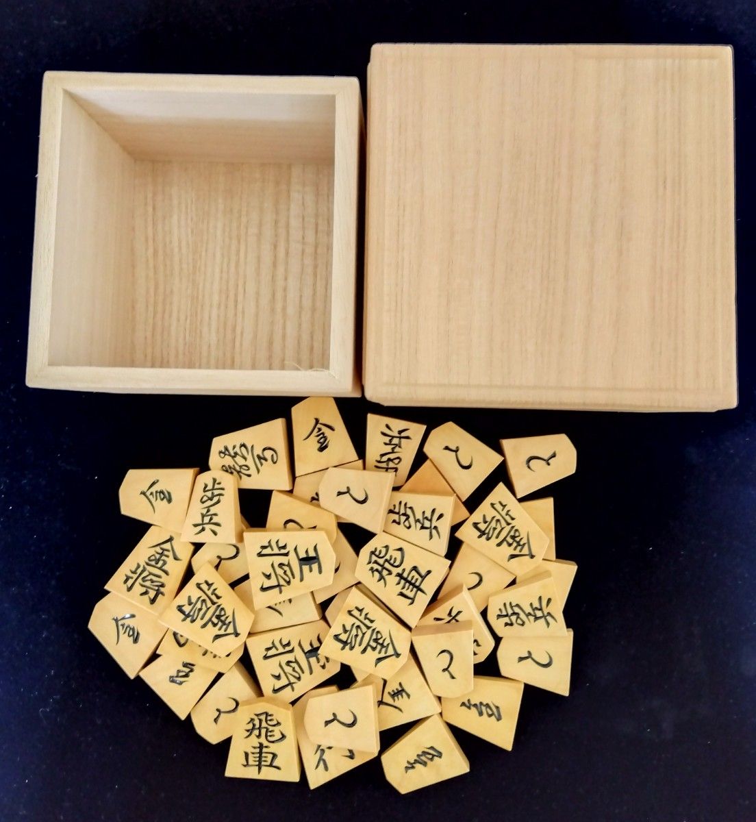 将棋駒】山峯作 本黄楊特上彫駒「水無瀬書」美麗仕上げ 未使用 将棋駒】山峯作 本黄楊特上彫駒「水無瀬書」美麗仕上げ 未使用