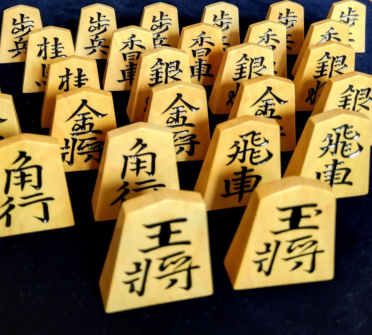 将棋駒】山峯作 本黄楊特上彫駒「水無瀬書」美麗仕上げ 未使用 将棋駒】山峯作 本黄楊特上彫駒「水無瀬書」美麗仕上げ 未使用
