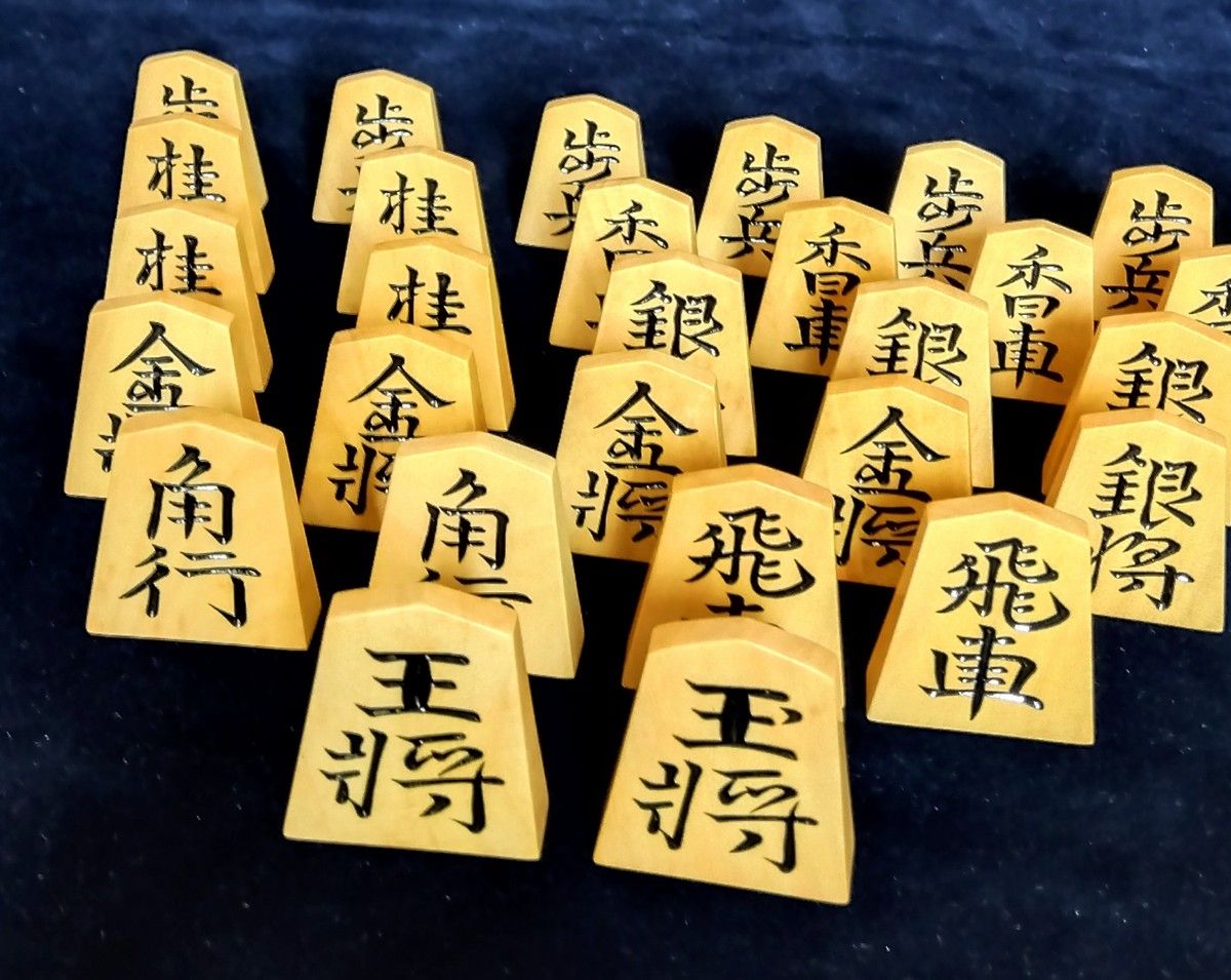 将棋駒】山峯作 本黄楊特上彫駒「水無瀬書」美麗仕上げ 未使用 将棋駒】山峯作 本黄楊特上彫駒「水無瀬書」美麗仕上げ 未使用