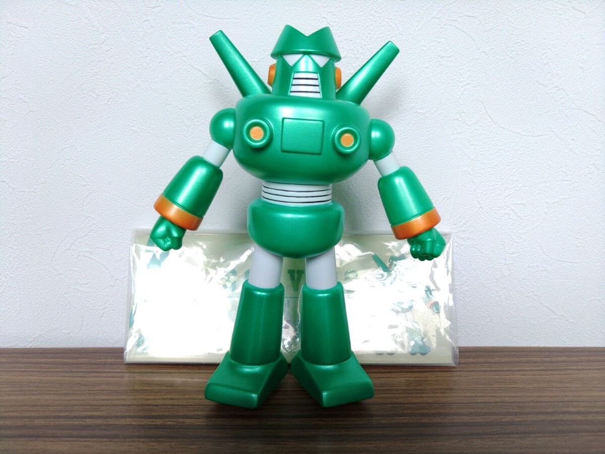 BEAMS special order SOFVIPS Crayon Shin-chan can tam* Robot metallic color sofvi tag equipped 