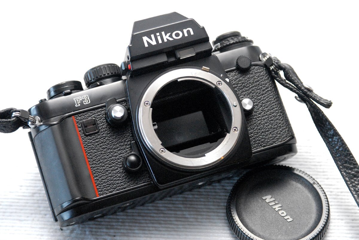 Nikon ニコン 最高峰 人気の高級一眼レフカメラ F3ボディ + （アイレベルファインダー付）希少な作動品 （腐食無し）_画像2