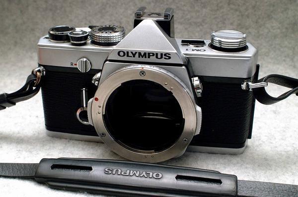 OLYMPUS オリンパス 人気の高級一眼レフカメラ OM-1ボディ 希少な作動品の画像1