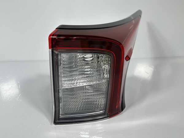 美品 50系 プリウス ZVW50 ZVW51 ZVW55 後期 純正 右テールランプ 上側 下側 LED 81550-47472 47-111 SR 81480-47020 47-112 管理23468_画像3