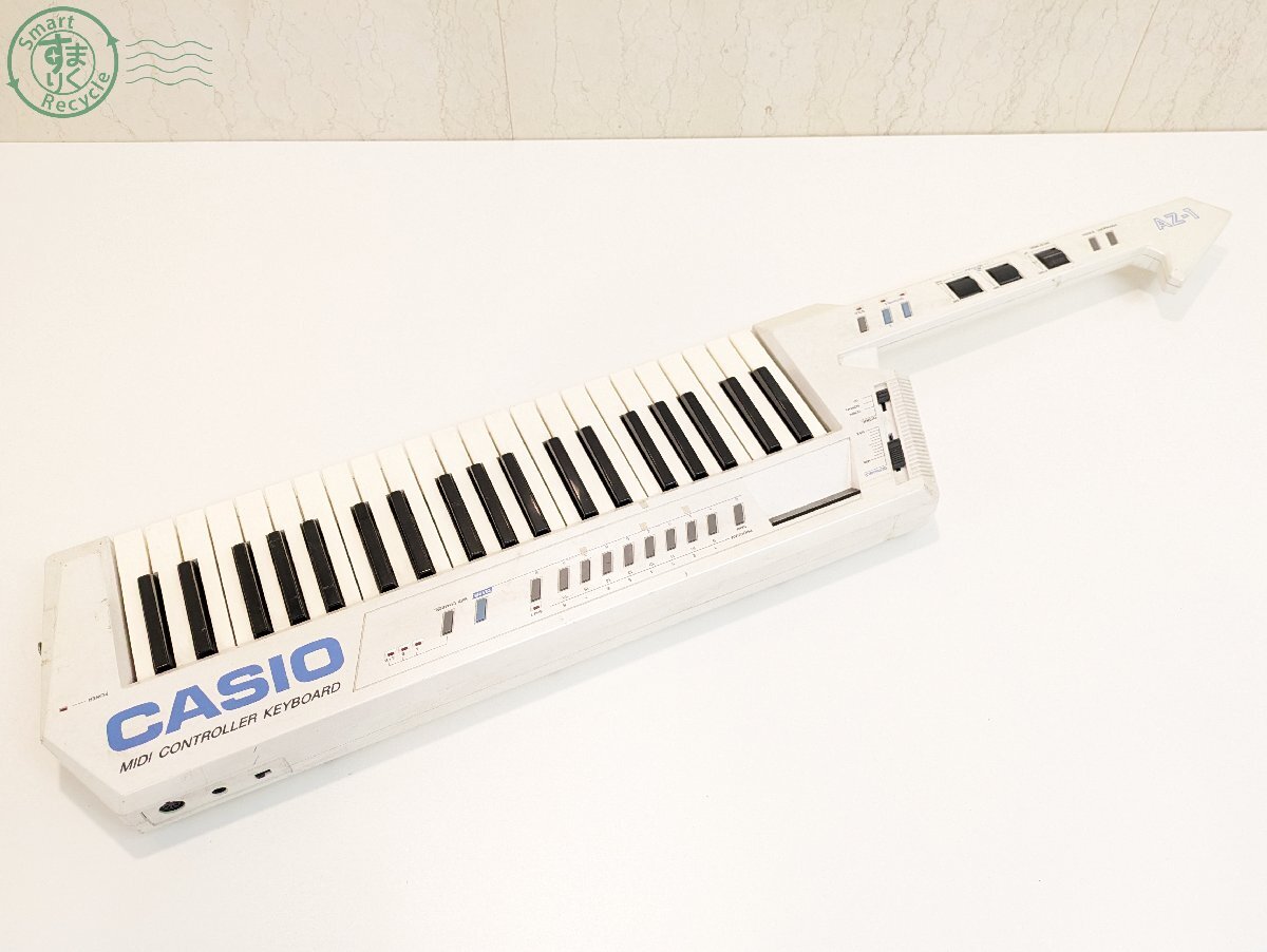 2405601609　◎ CASIO カシオ AZ-1 ショルダーキーボード MIDI 41鍵 ホワイト 電子楽器 鍵盤 中古 ジャンク_画像1