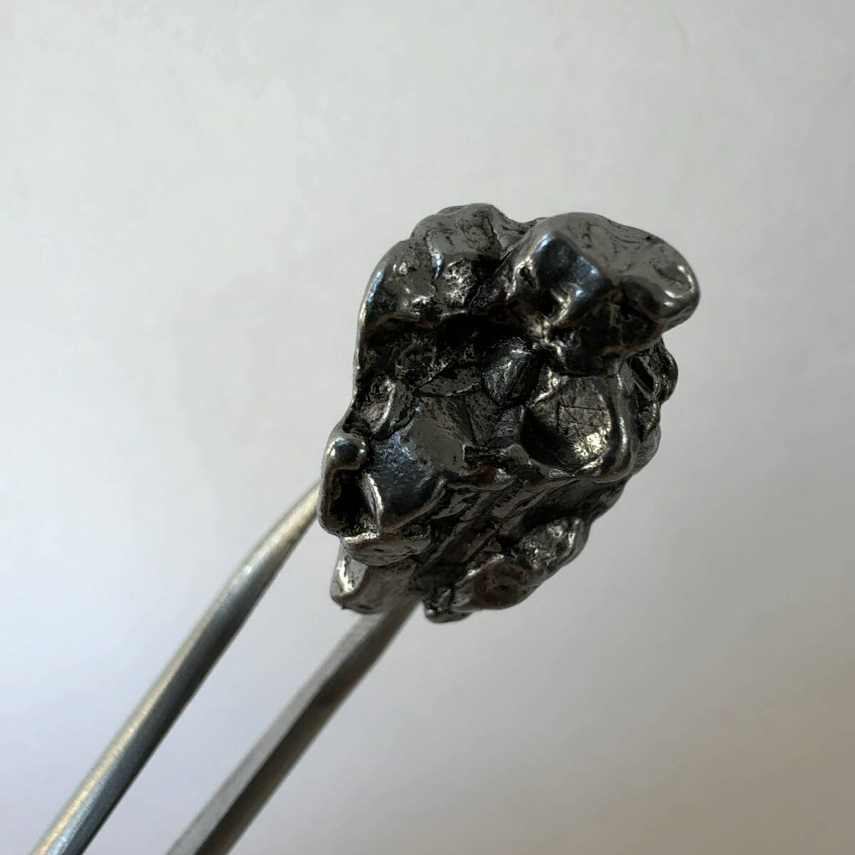【E24587】 カンポ・デル・シエロ隕石 隕石 隕鉄 メテオライト 天然石 パワーストーン カンポ