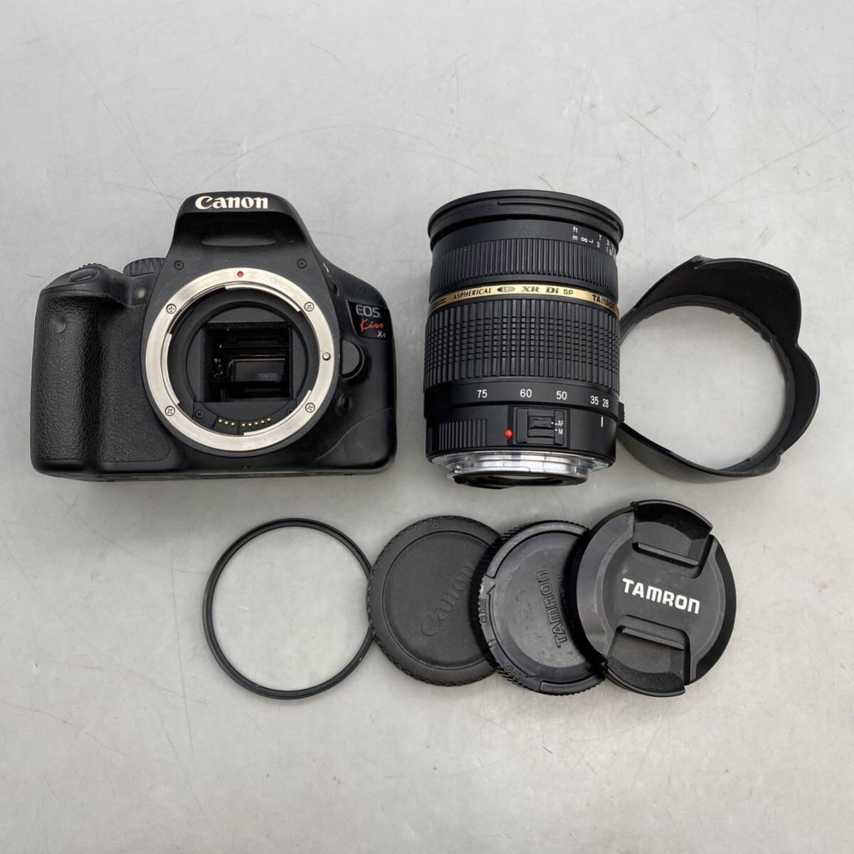 【P-3】 Canon EOS kiss x4 キャノン デジタル 一眼レフカメラ バッテリー付 レンズ TAMRON AF 28-75mm F/2.8 (IF) 動作未確認の画像1