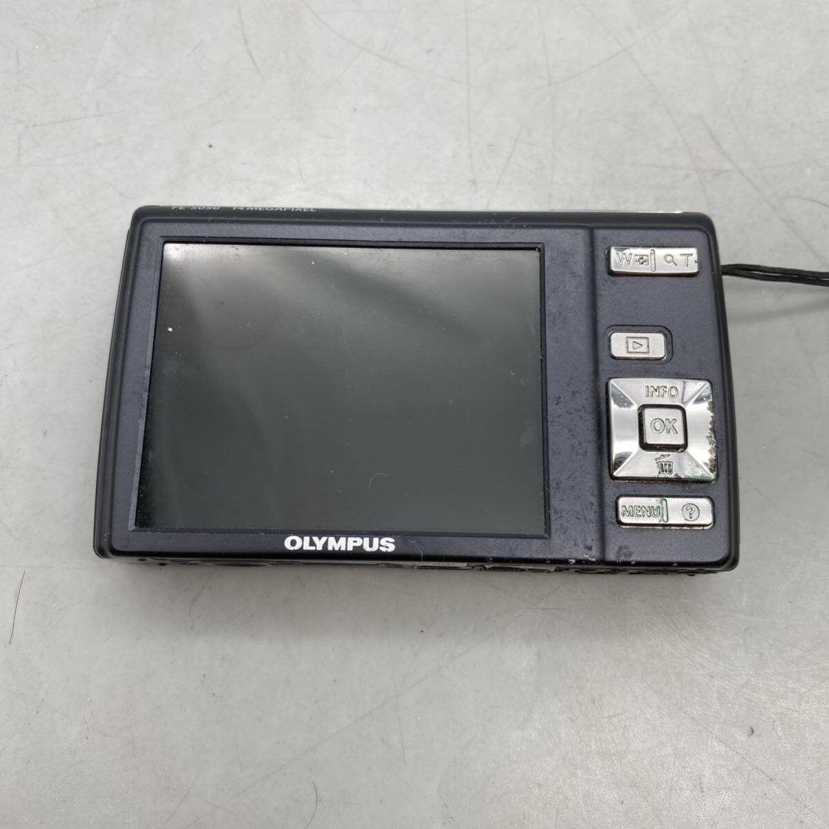 【V-8】 OLYMPUS FE-5050 オリンパス デジタルカメラ 充電器 動作未確認 ジャンク_画像4