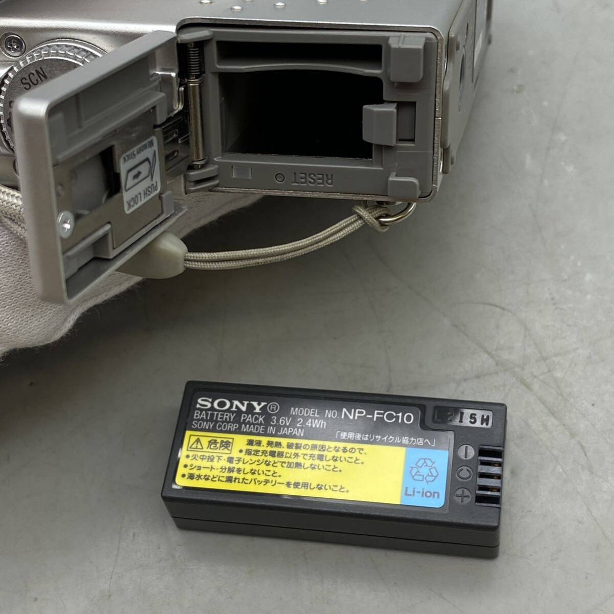【N-2】 SONY Cyber-Shot DSC-F77 ソニー サイバーショット デジタルカメラ シルバー 動作未確認_画像10