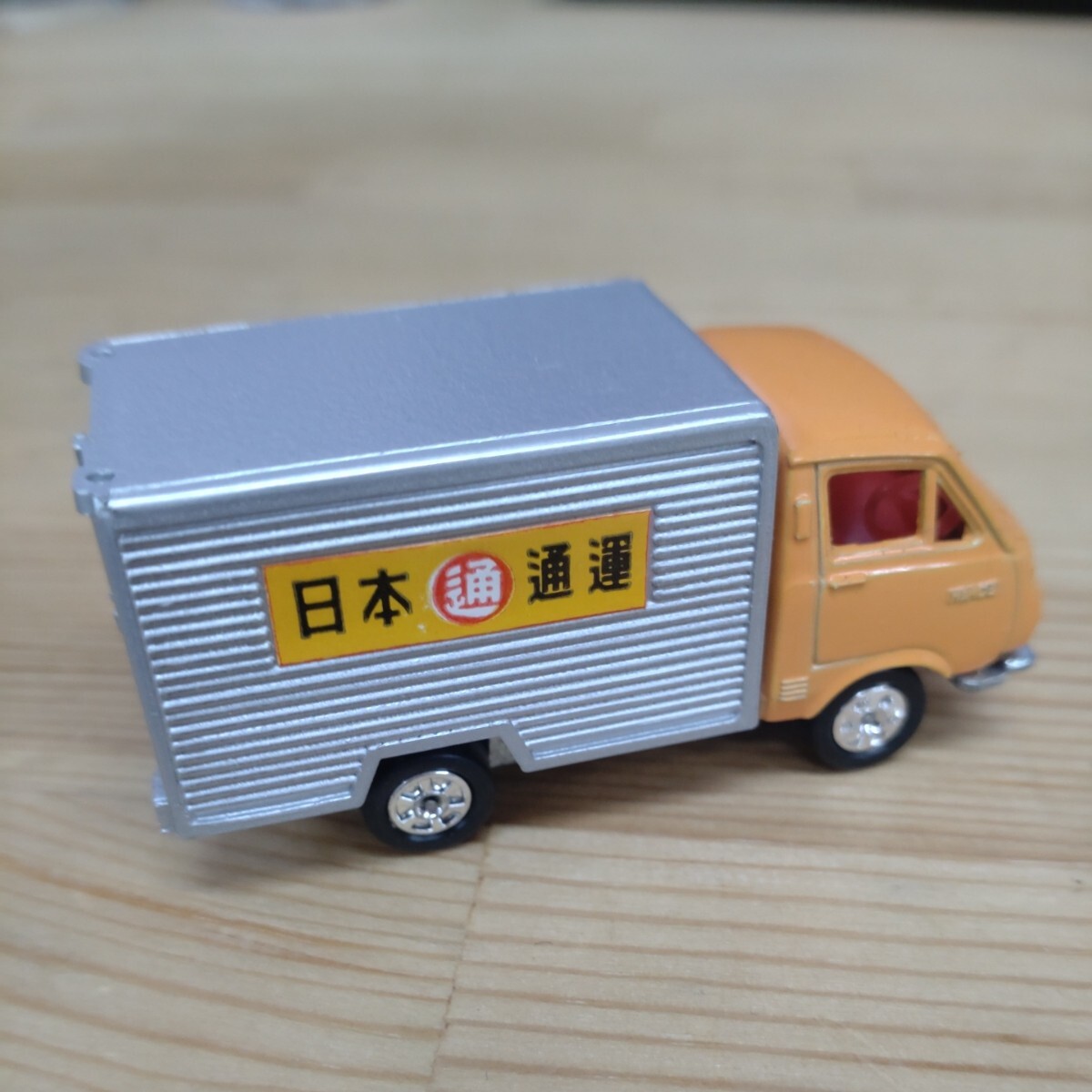 未使用保管品　日本製　黒箱　トミー　トミカ　NO.38　1/68　トヨタ ハイエース　日通冷凍車　絶版　デッドストック TOMICA　当時物_画像3