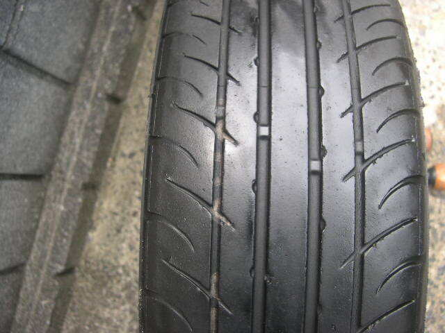 タイヤ　１５５／５５Ｒ１４　６９Ｖ　ＫＵＭＨＯ　ＥＣＳＴＡ　ＳＰＴ・スズキ純正ホイールの中古品 ジャンク品（経年経過の為）_画像3