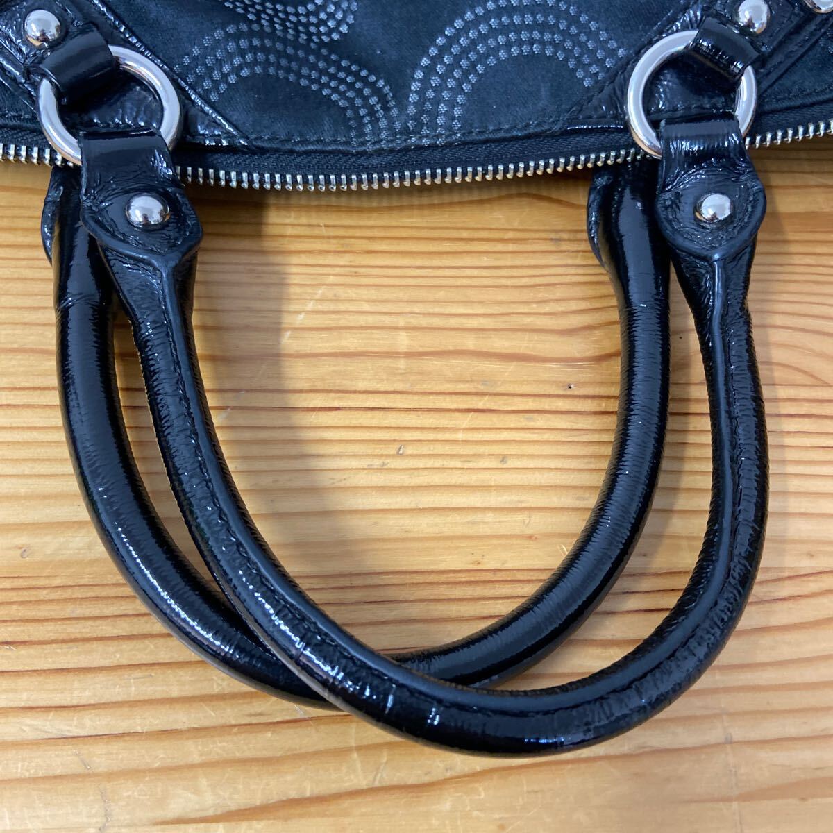 UTs299 COACH Coach handbag shoulder bag OP art black 