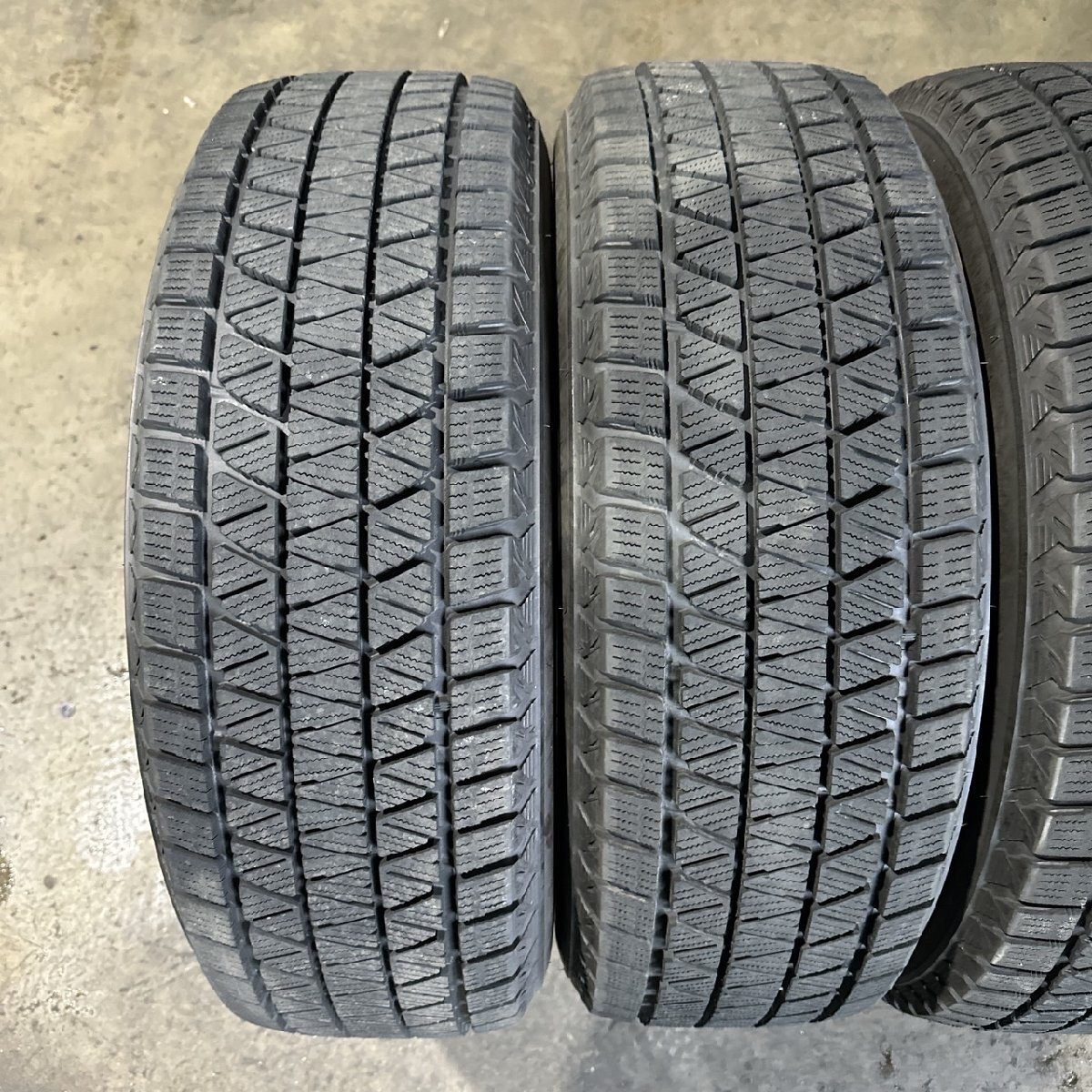 [24T00557S] 235/65R18 BRIDGESTONE(ブリヂストン) BLIZZAK DM-V3 2019年製 スタッドレスタイヤ 4本セット_画像2