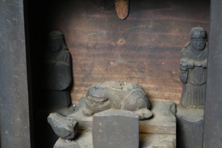  tree carving .?. image three . image lion . company inspection Buddhism fine art Buddhist image god image rare article rare antique objet d'art era old temple 