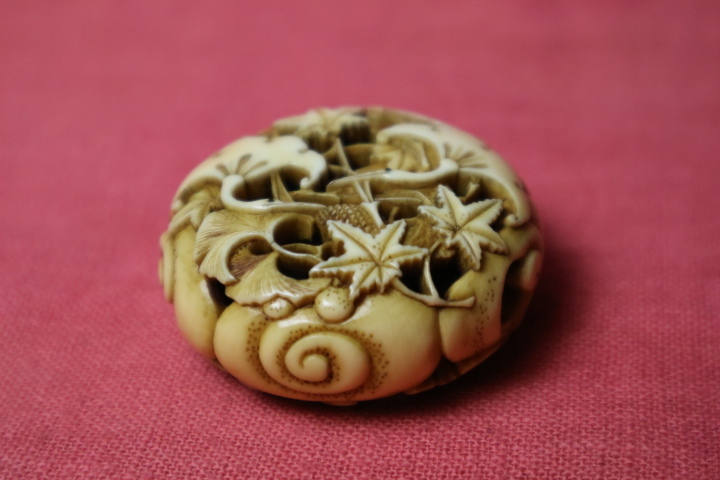 .. thing netsuke .... manju type inspection small . sculpture author thing rare article rare antique objet d'art era 