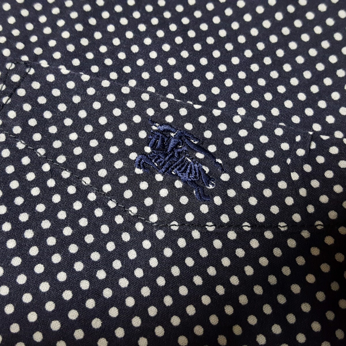 【極美品】BURBERRY BLACK LABEL バーバリーブラックレーベル ホース刺繍【溢れる高級感】ドット柄 BD半袖シャツ CL済み サイズ2（M）_画像4