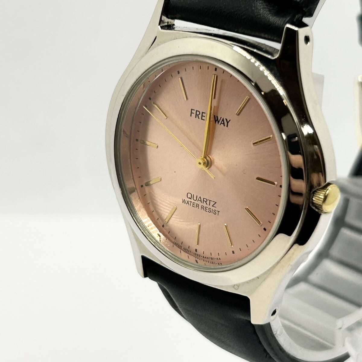 A)FREEWAY/フリーウェイ 腕時計 ピンク文字盤 ゴールド レザーベルト クォーツ式時計 QUARTZ ブラック メンズ レディース 動作未確認 E1403_画像1