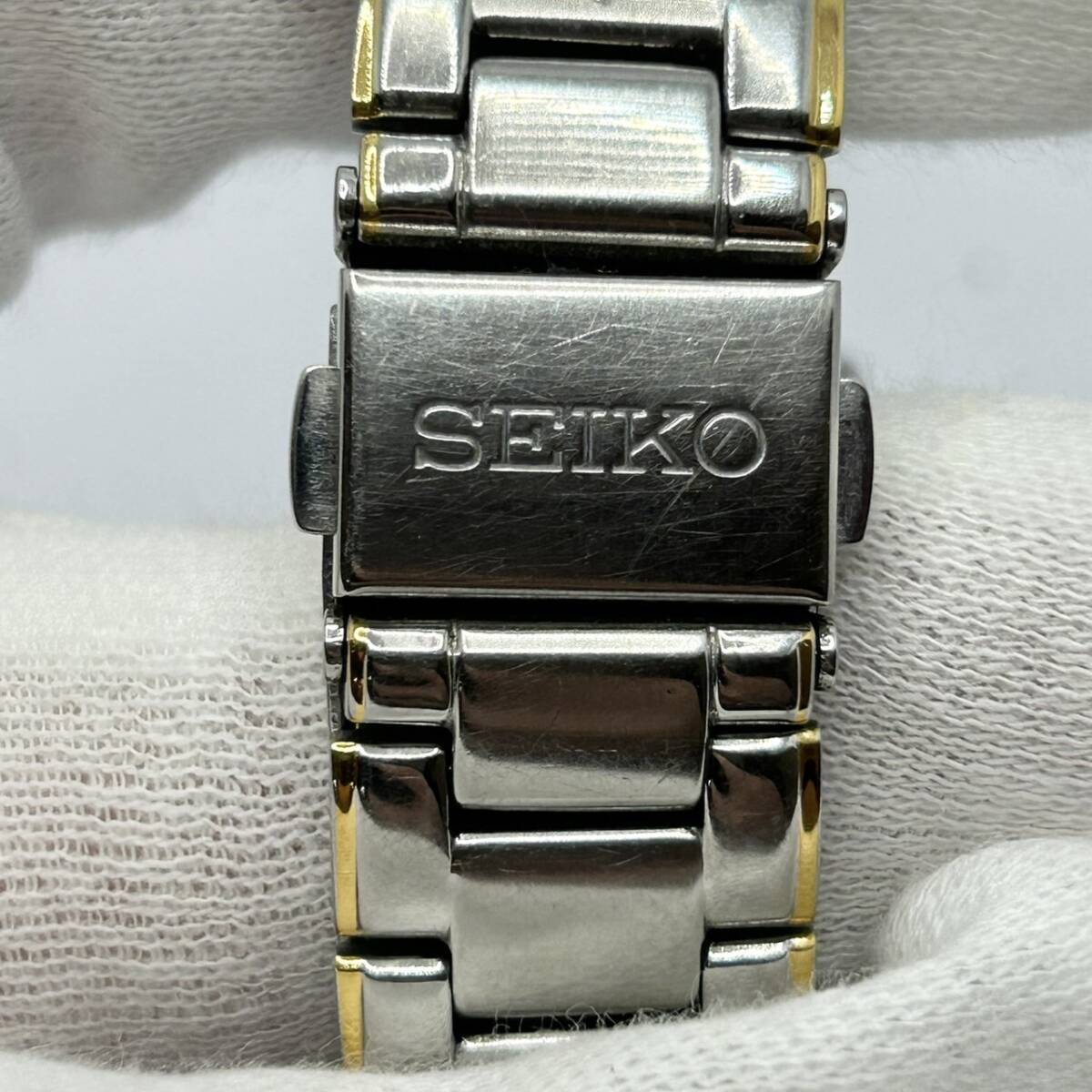 可動品★SEIKO/セイコー ソーラー腕時計 V181-0AD0 シェル文字盤 ゴールド シルバー コンビカラー バイカラー メンズ レディース AE1406_画像10
